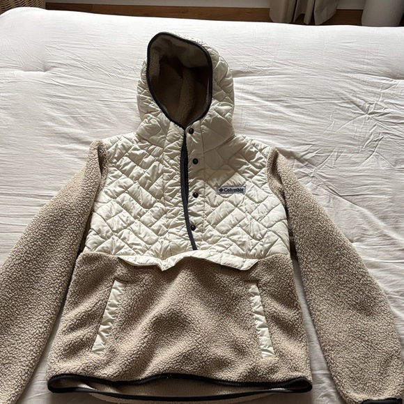 Columbia Jackets & Blazers - Columbia Quilted Fleece Hoodie in Cream and Tan